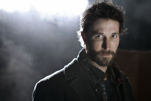 Noah Wyle, Noah Wyle falling Skies, Flynn Carsen, Dr. John Carter, Tom Mason